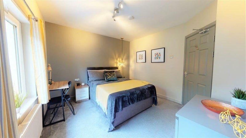 Room Greenfield Avenue in Bradford