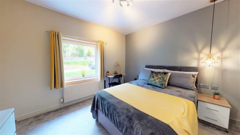 Room Greenfield Avenue in Bradford