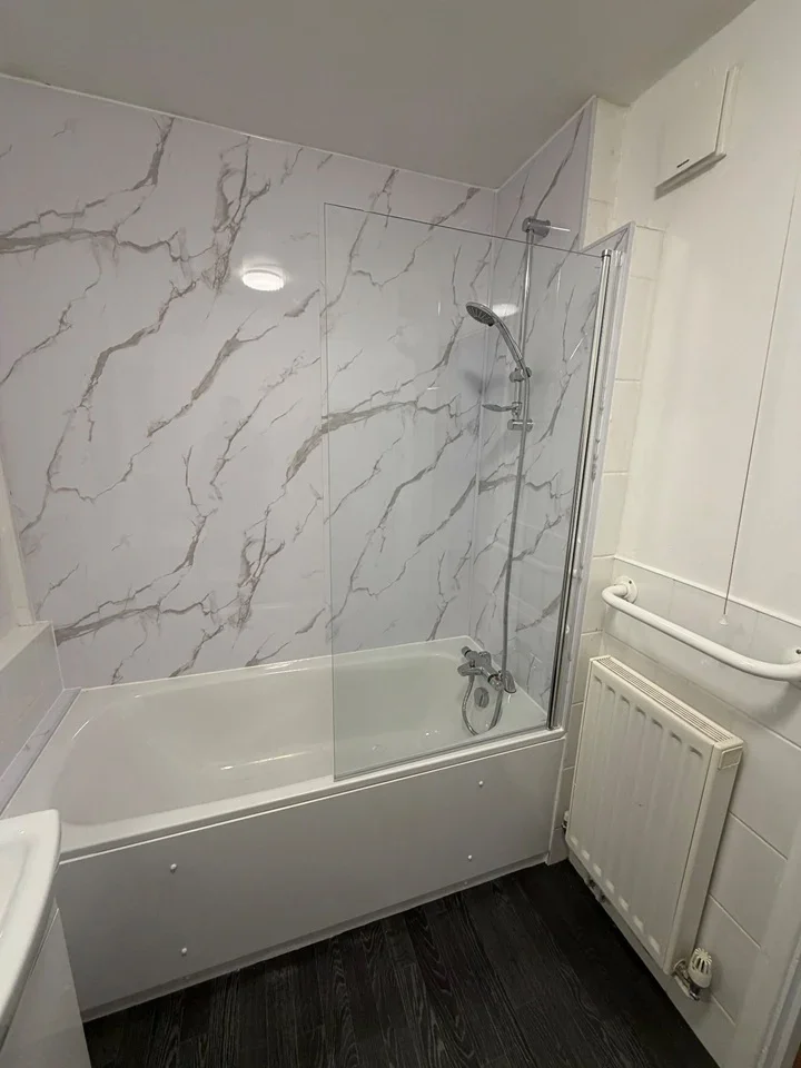 Room Coldstream Road in Caterham on the Hill