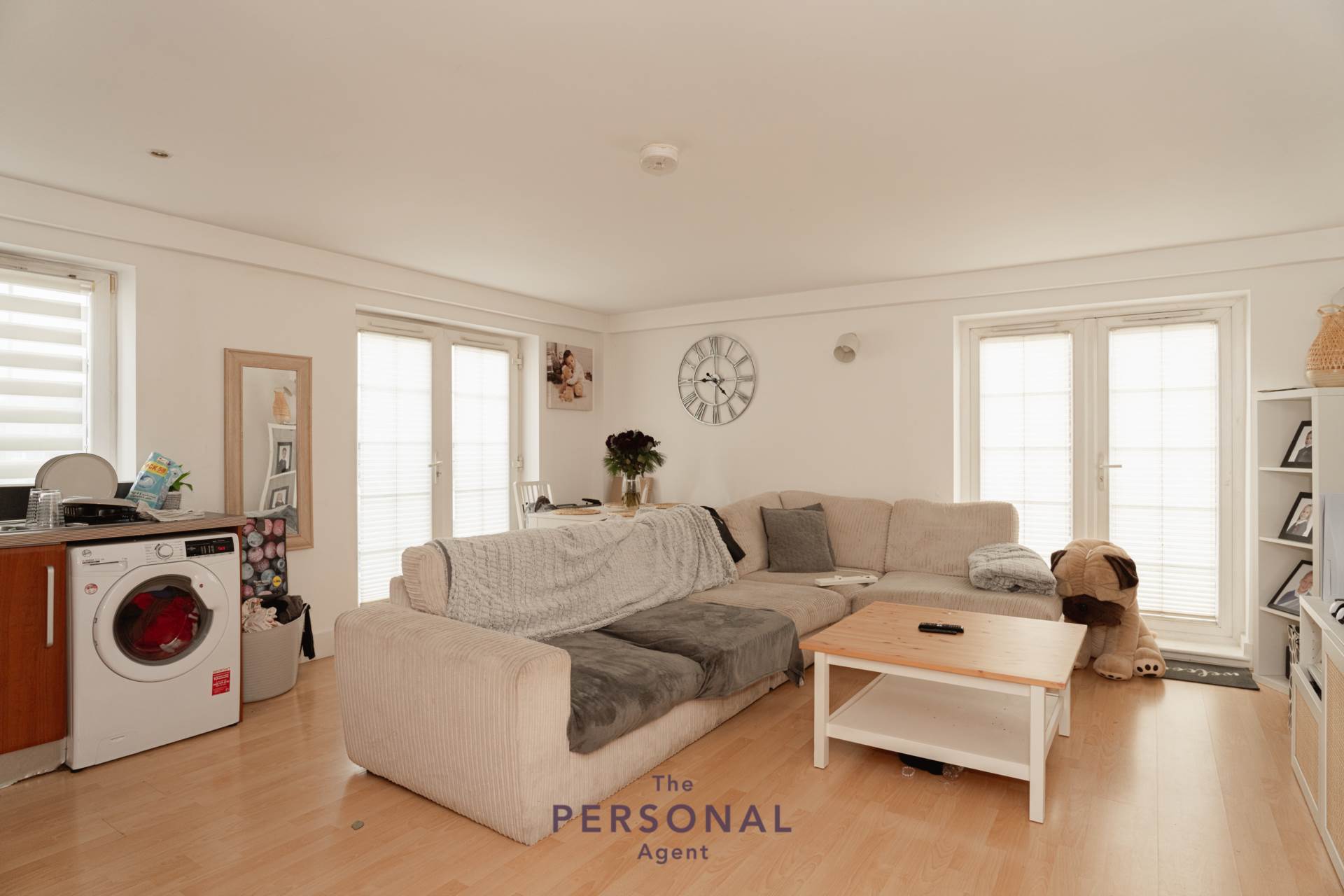 Flat Phillimore Walk in London