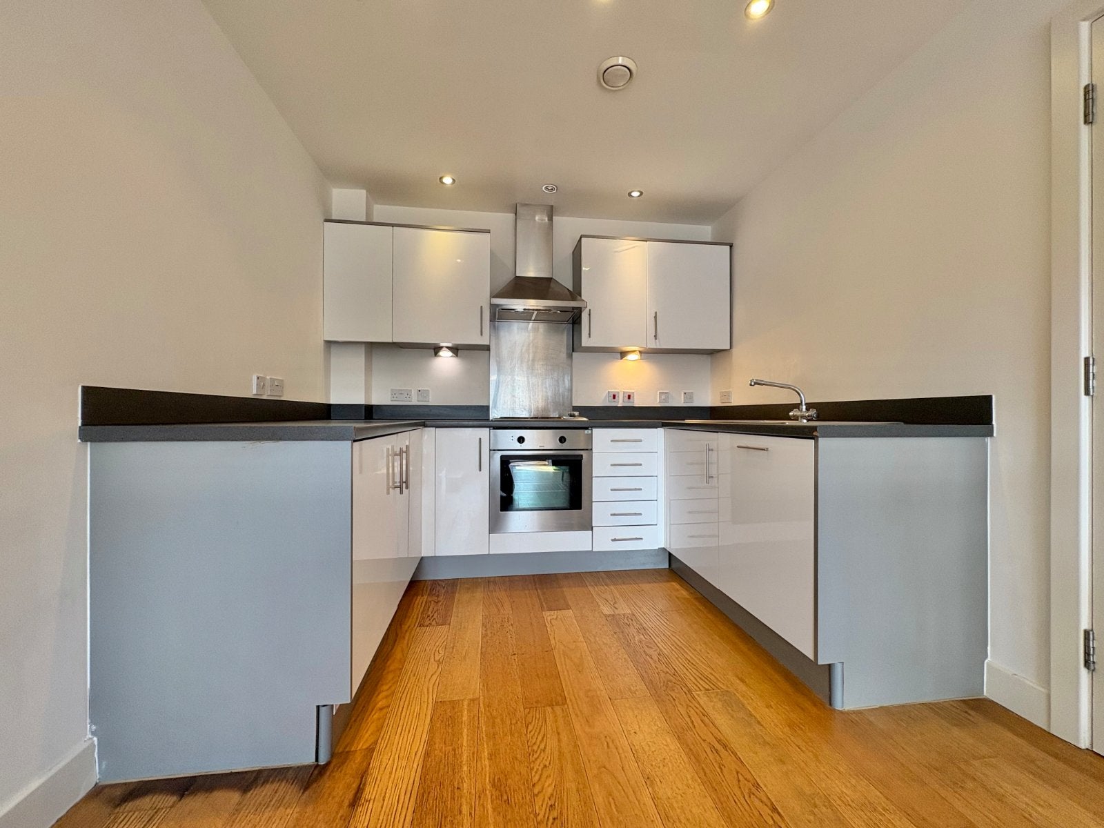 Flat Meanwood Road in Leeds
