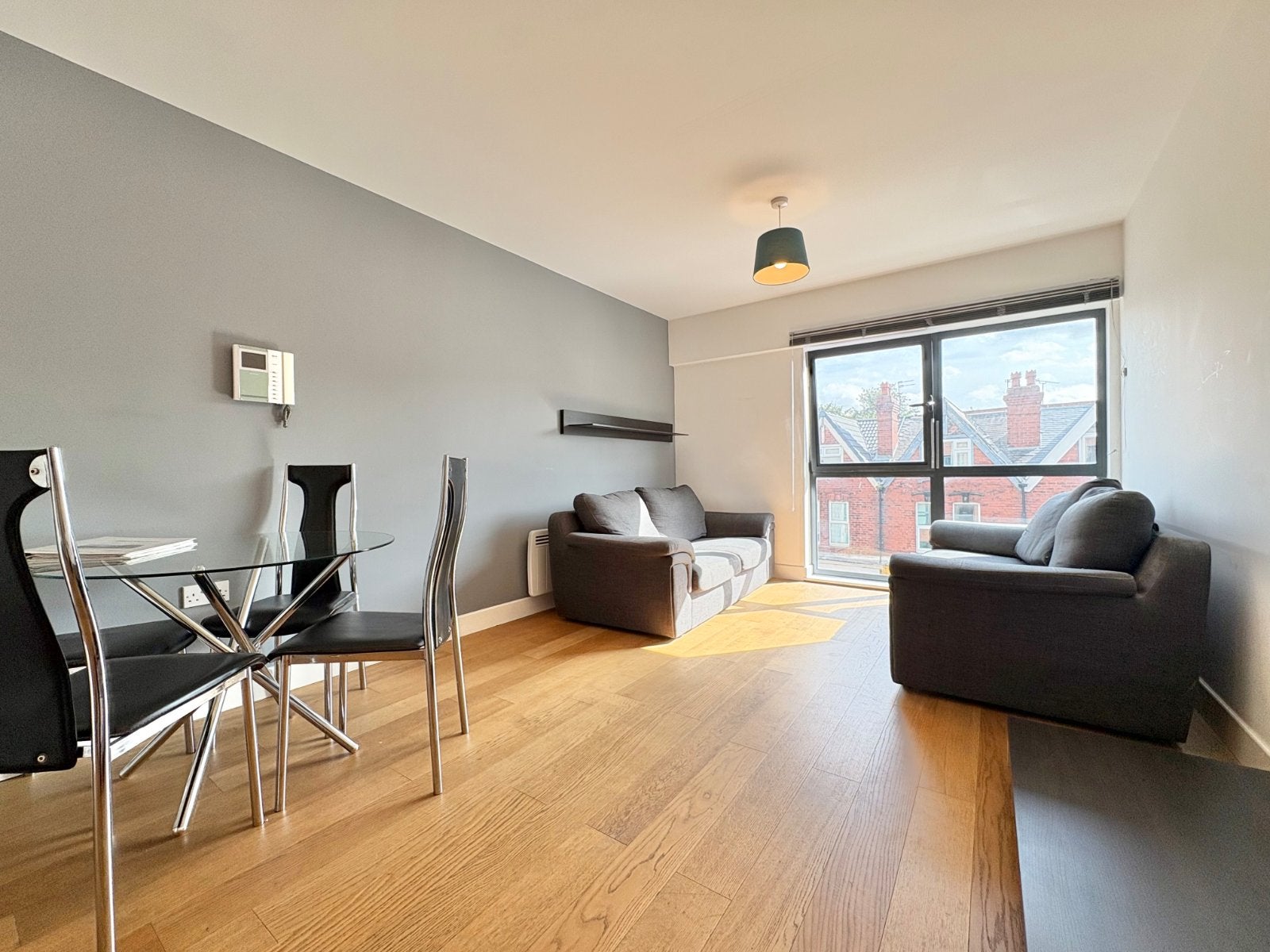 Flat Meanwood Road in Leeds