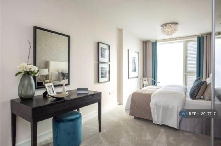 Room Henry Darlot Drive in Greater London