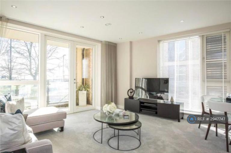 Room Henry Darlot Drive in Greater London