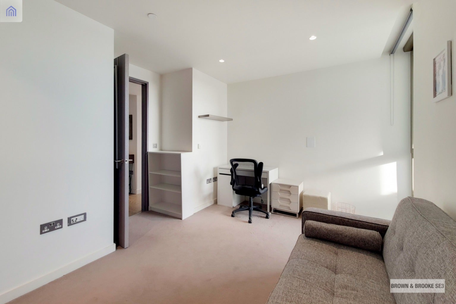 Flat Pilot Walk in Greater London
