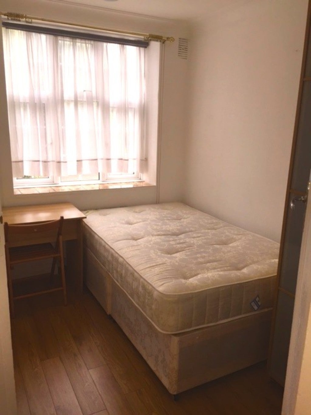 Flat The Burroughs in Greater London