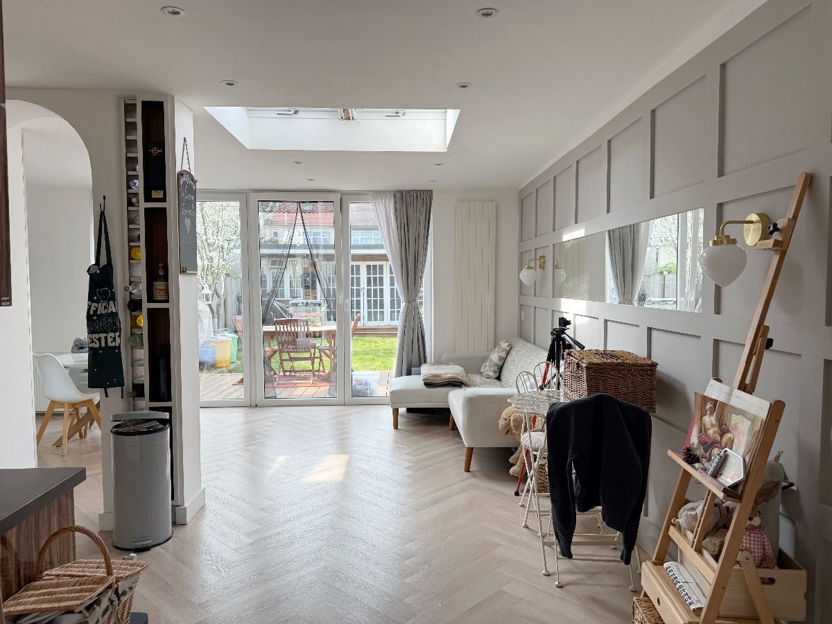 Room Bromley Road in Greater London