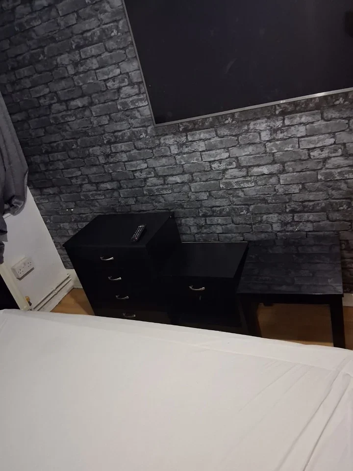Room Mead Place in Greater London