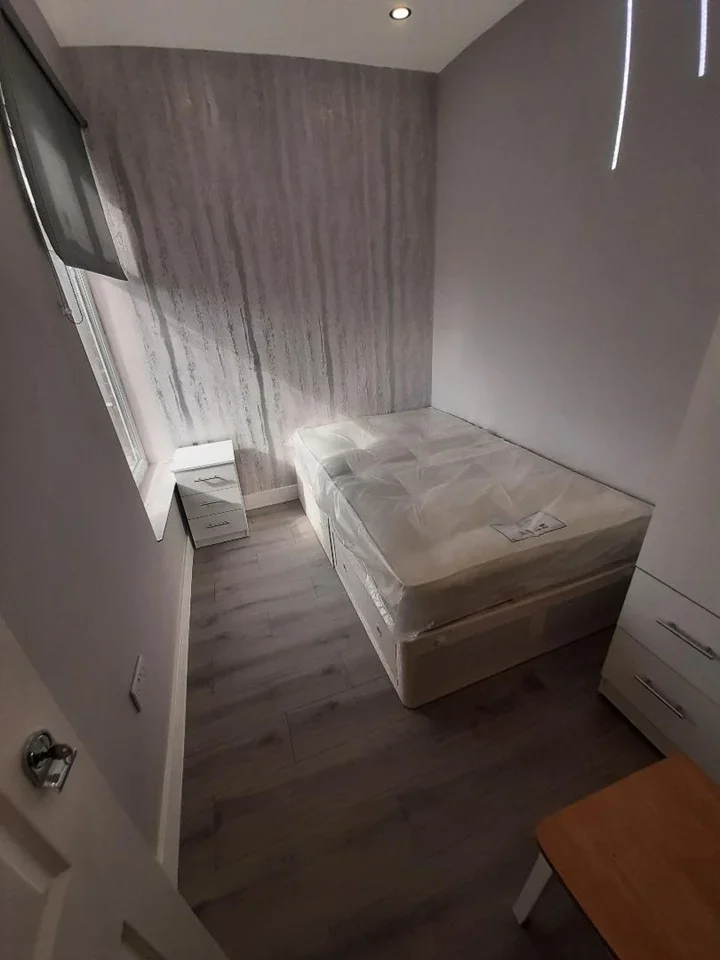 Room London Road in Greater London