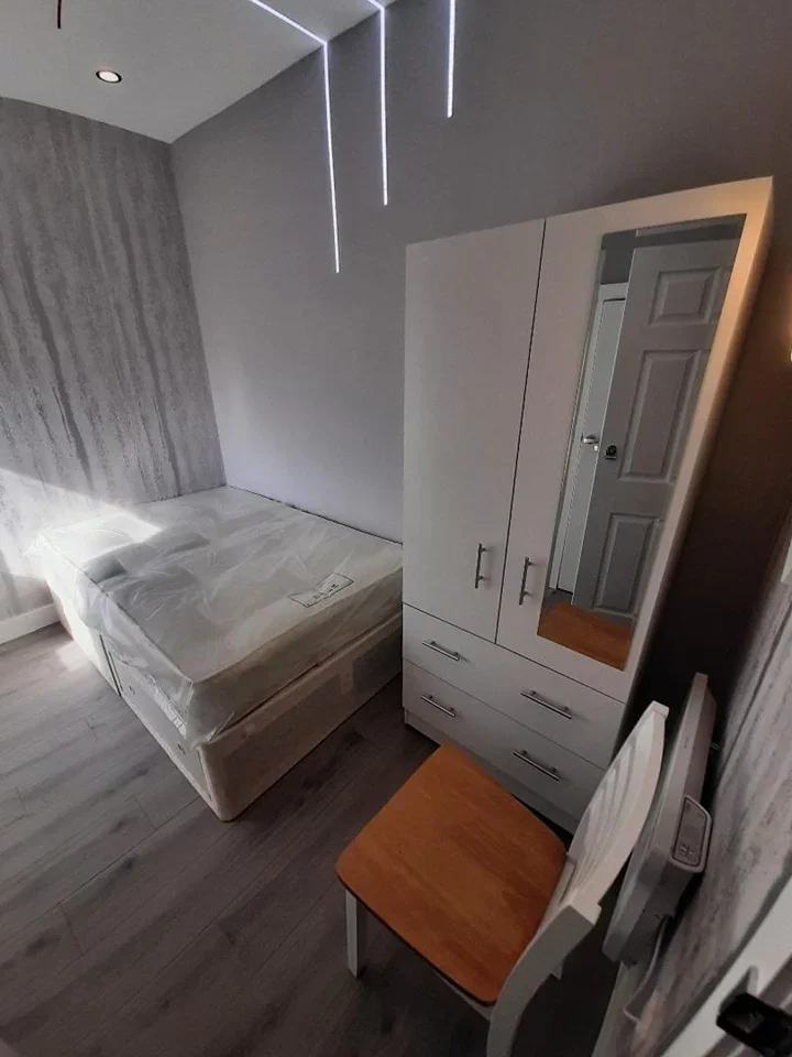 Room London Road in Greater London