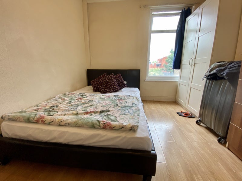 Room Arragon Road in Greater London
