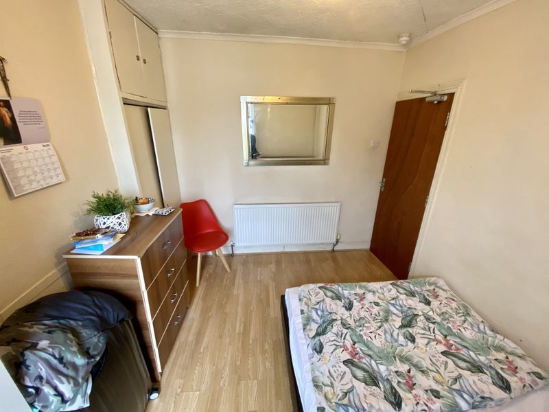 Room Arragon Road in Greater London