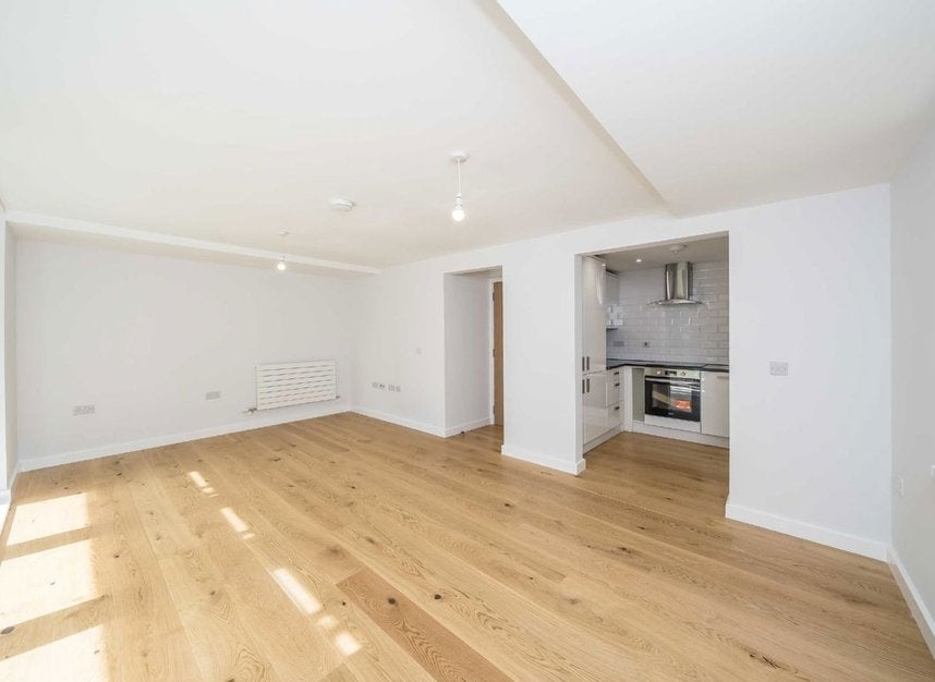 Flat Clarence Avenue in Greater London
