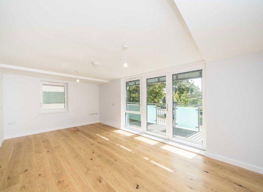 Flat Clarence Avenue in Greater London