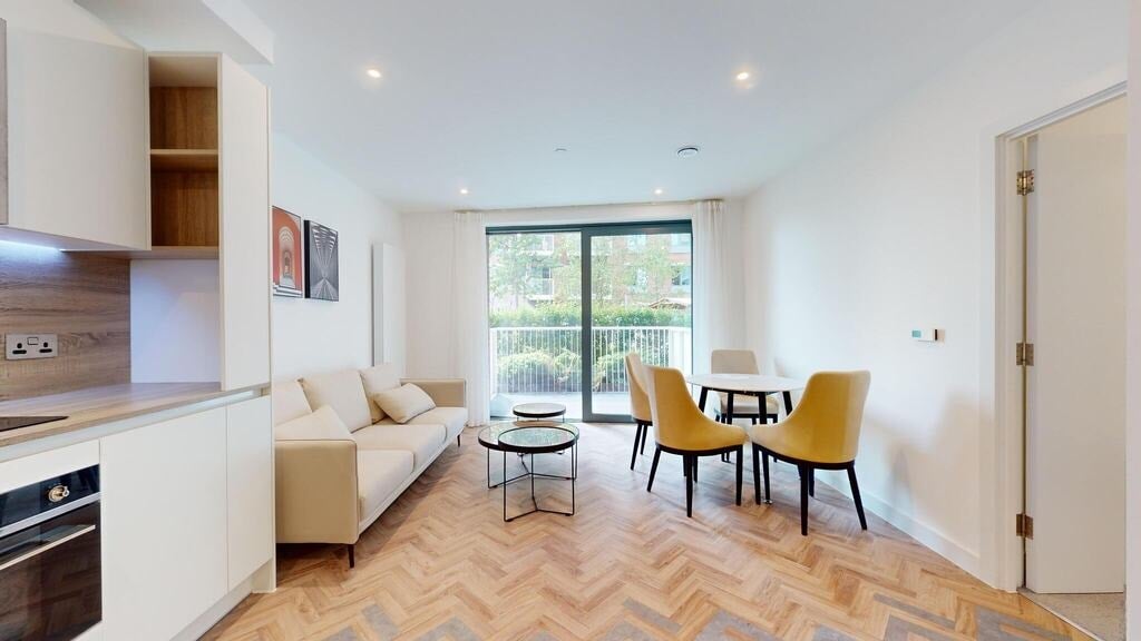Flat Gillender Street in Greater London