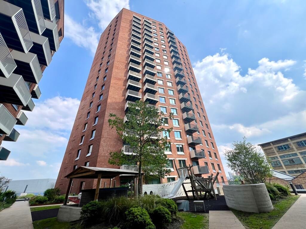 Flat Gillender Street in Greater London