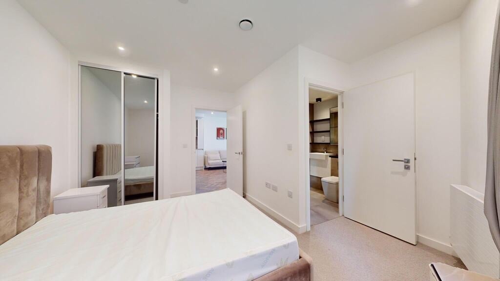 Flat Gillender Street in Greater London