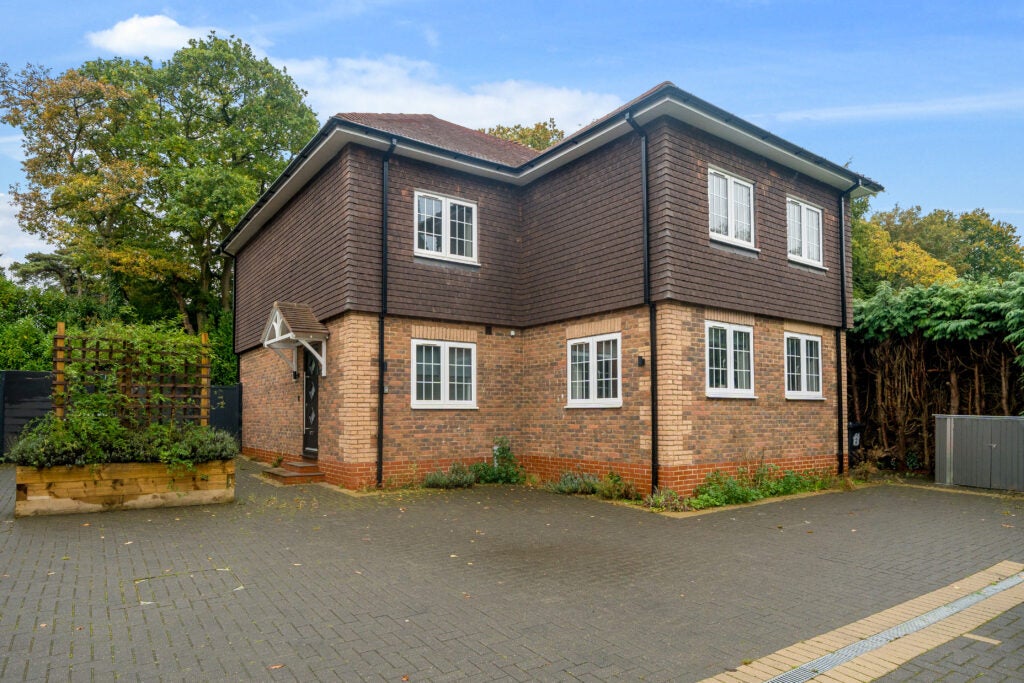 Flat Hillgarth in Waverley