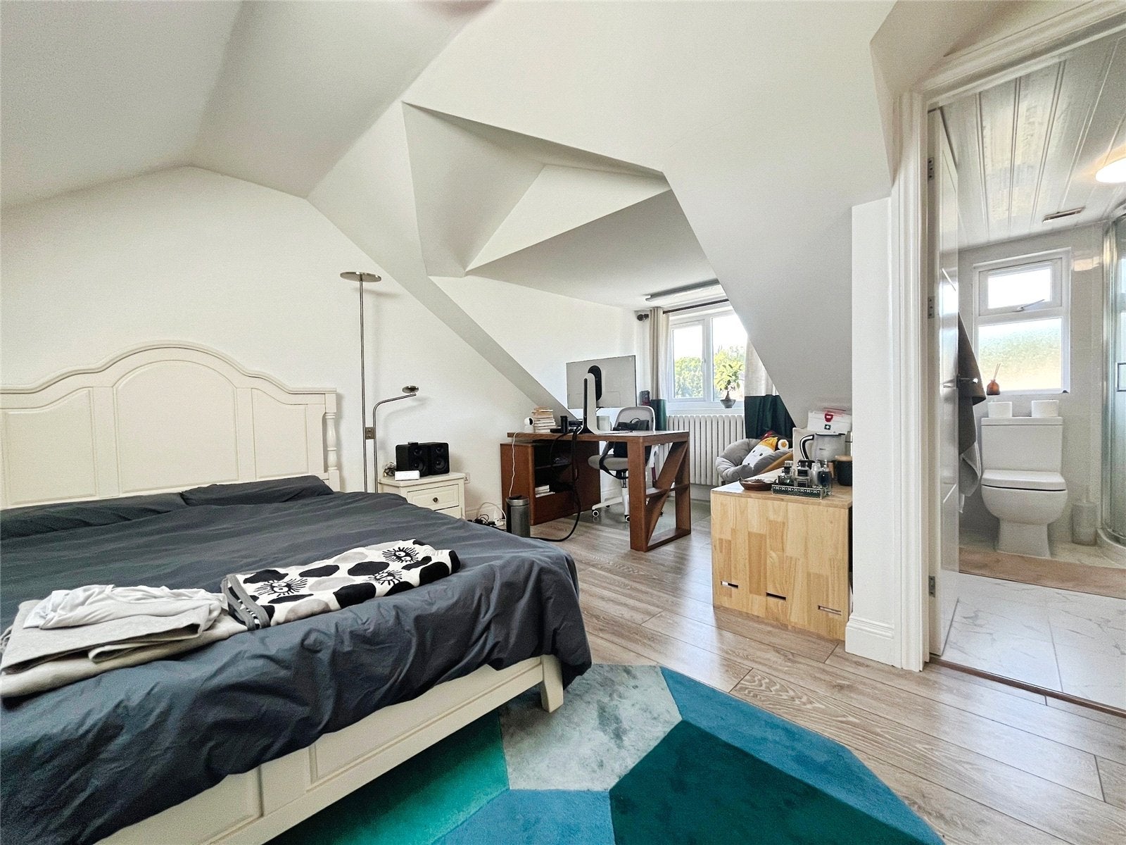 Room Lynwood Avenue in Borough of Runnymede