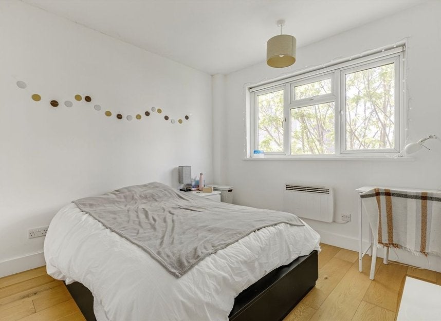Flat Whitechapel Road in Greater London