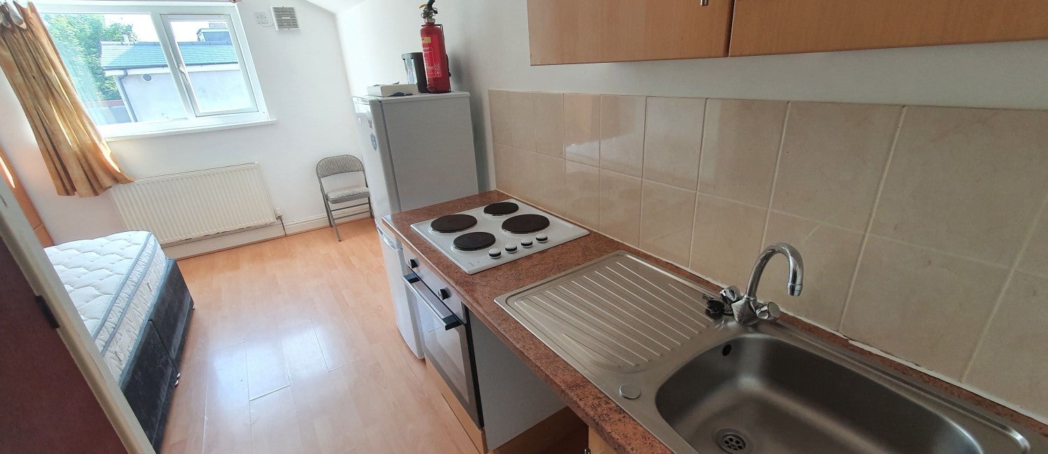 Flat Mundy Place in Cardiff