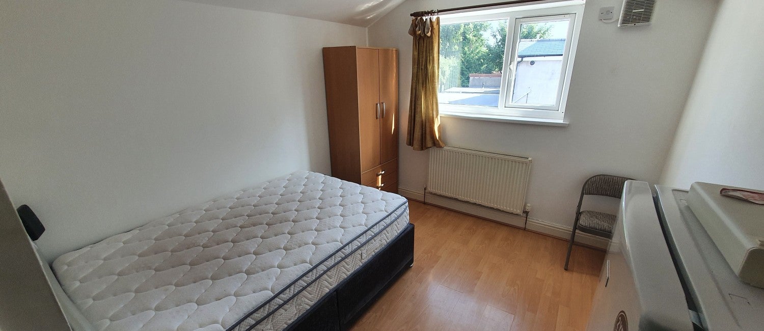 Flat Mundy Place in Cardiff