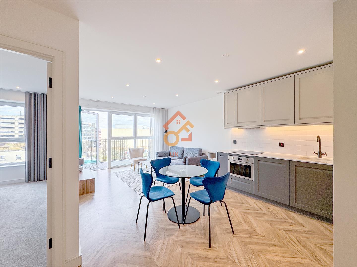 Flat Ashdown Road in Greater London
