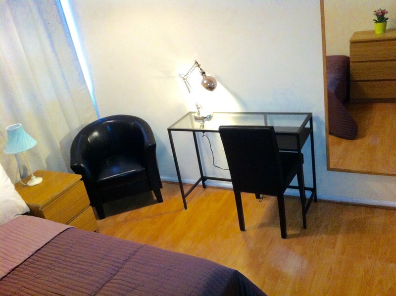 Room Mere Close in Greater London