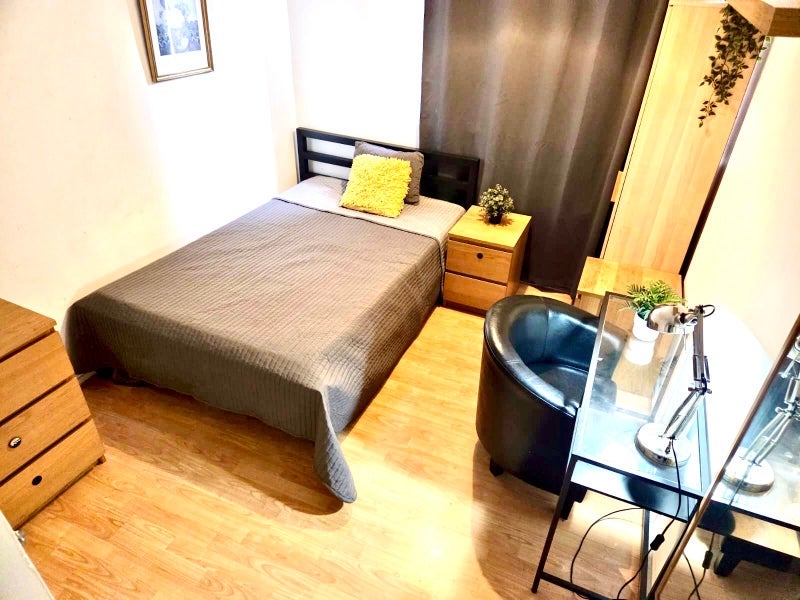 Room Mere Close in Greater London