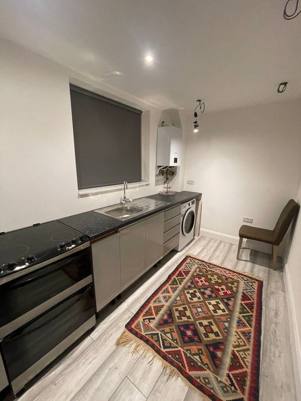 Room Russell Lane in Greater London