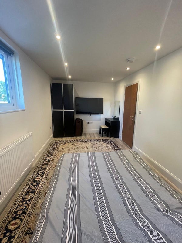 Room Russell Lane in Greater London