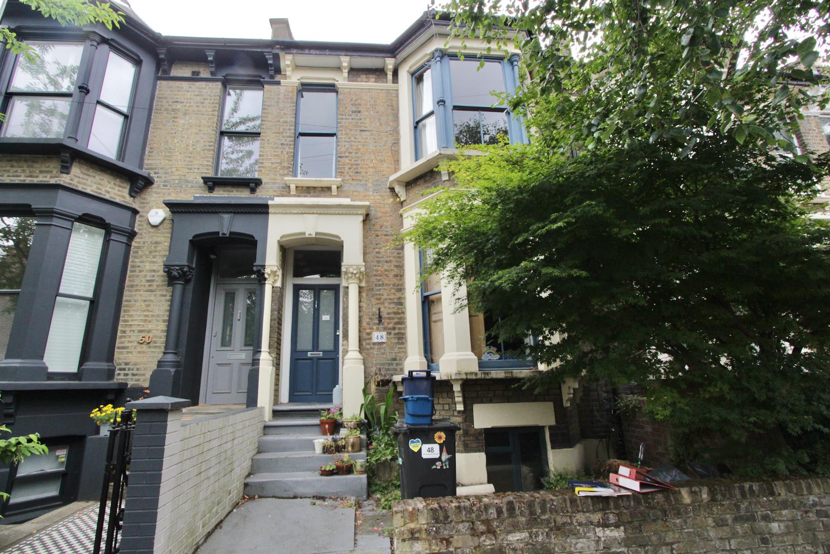 Flat Alconbury Road in Greater London