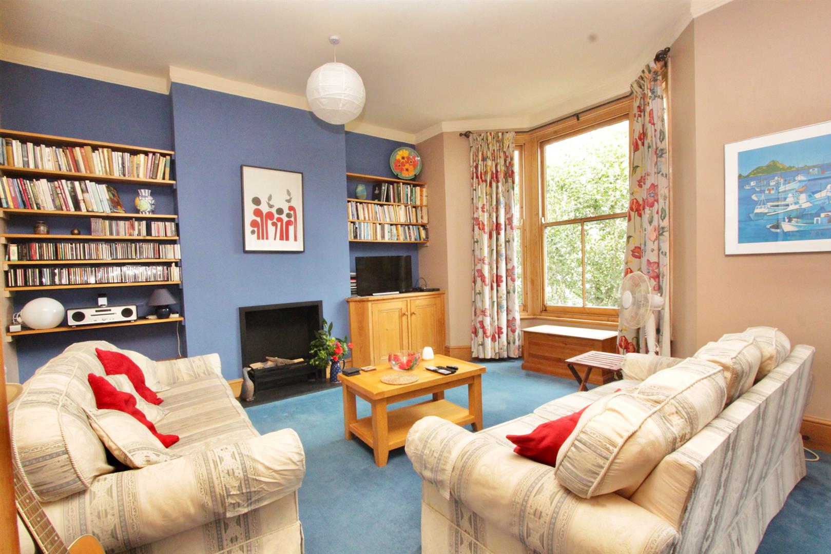 Flat Alconbury Road in Greater London