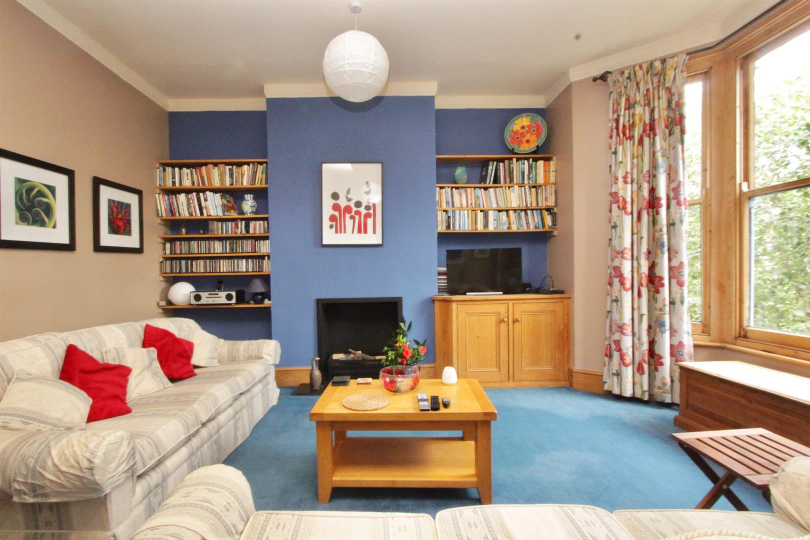 Flat Alconbury Road in Greater London