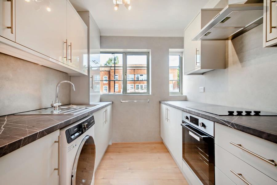 Flat Hallowell Road in Greater London