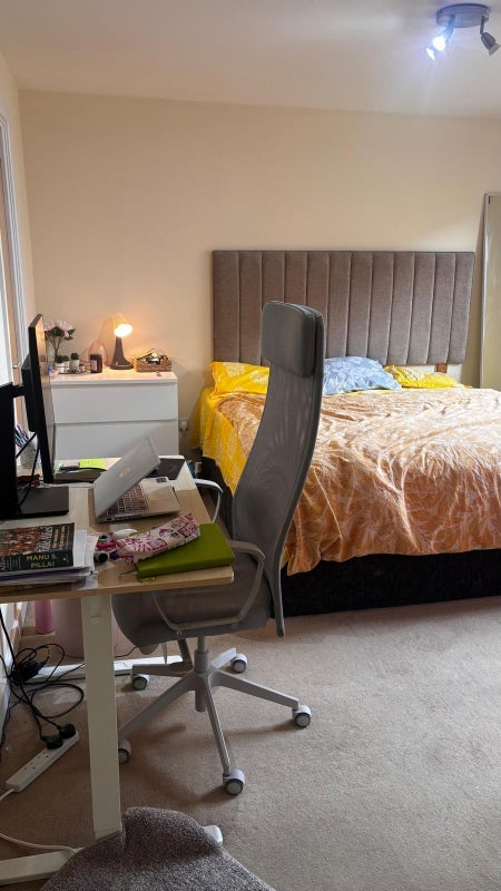 Room Branch Road in Greater London