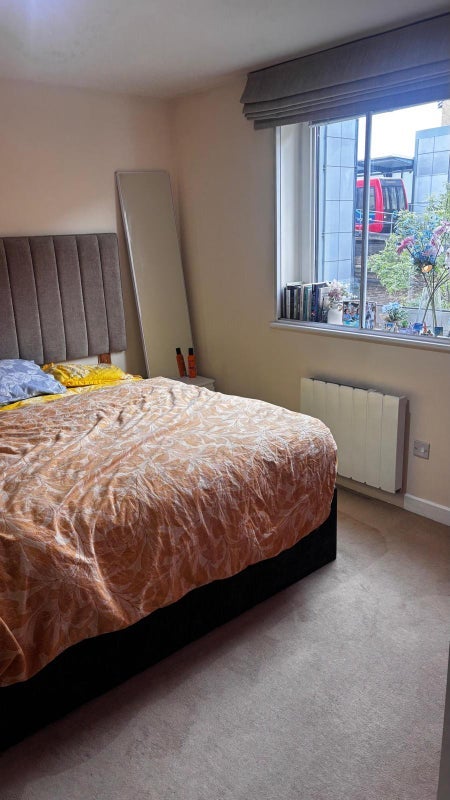 Room Branch Road in Greater London