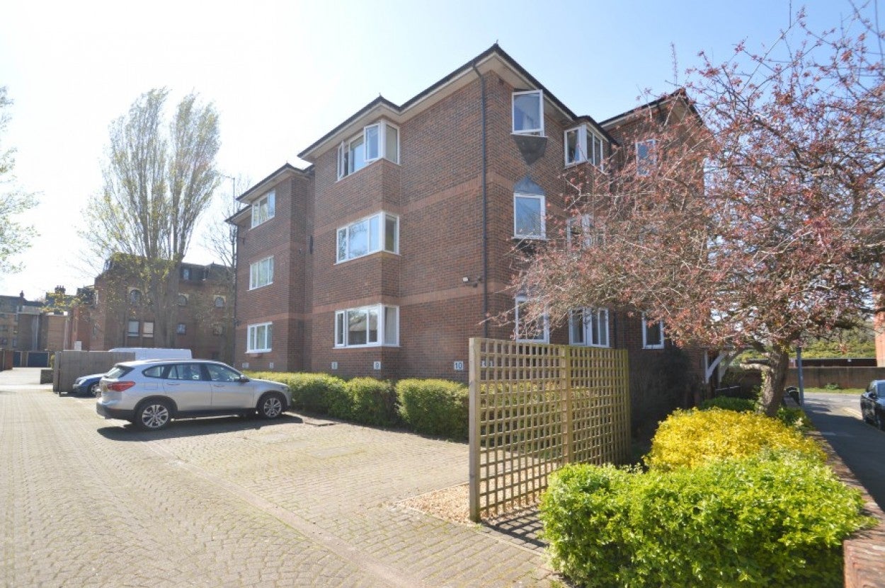 Flat St. Mark's Road in Windsor