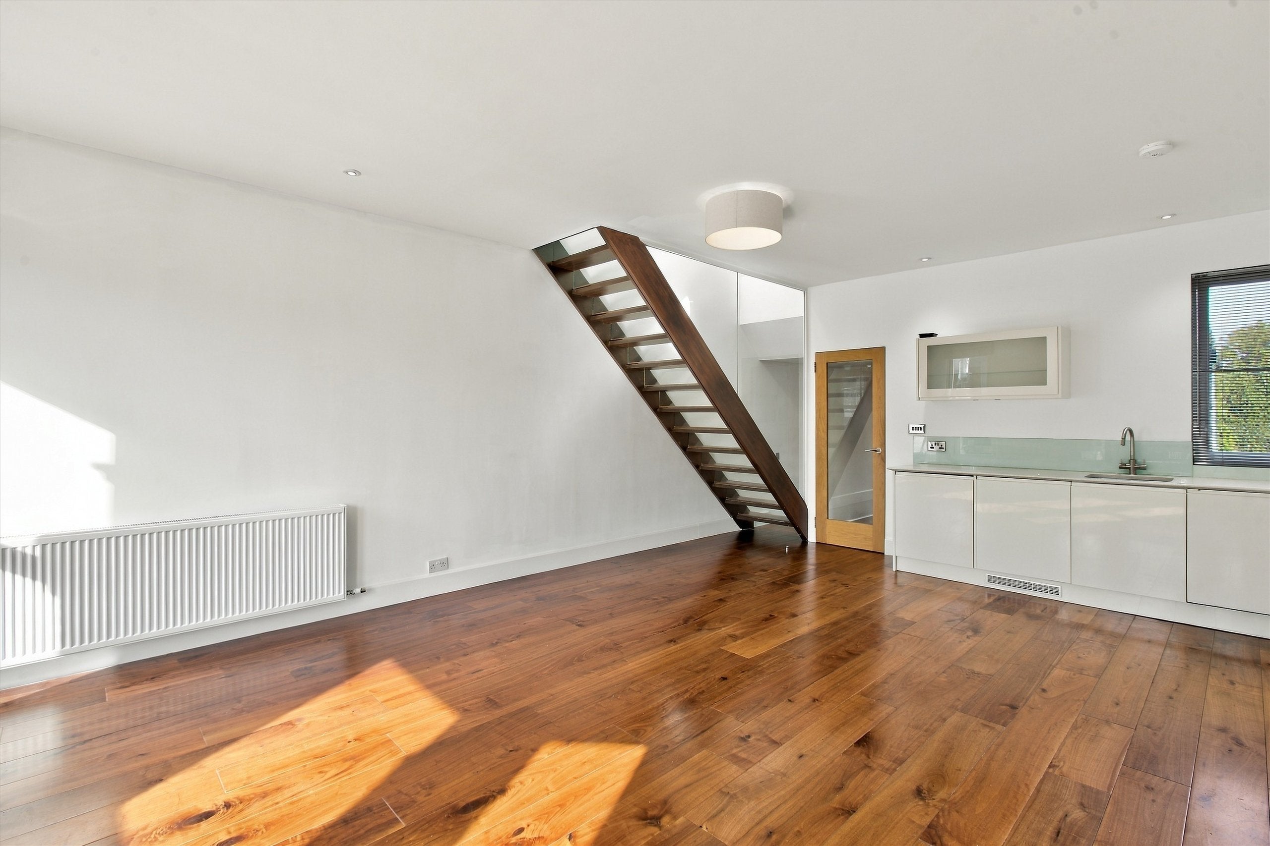 Flat Upper Richmond Road West in Greater London