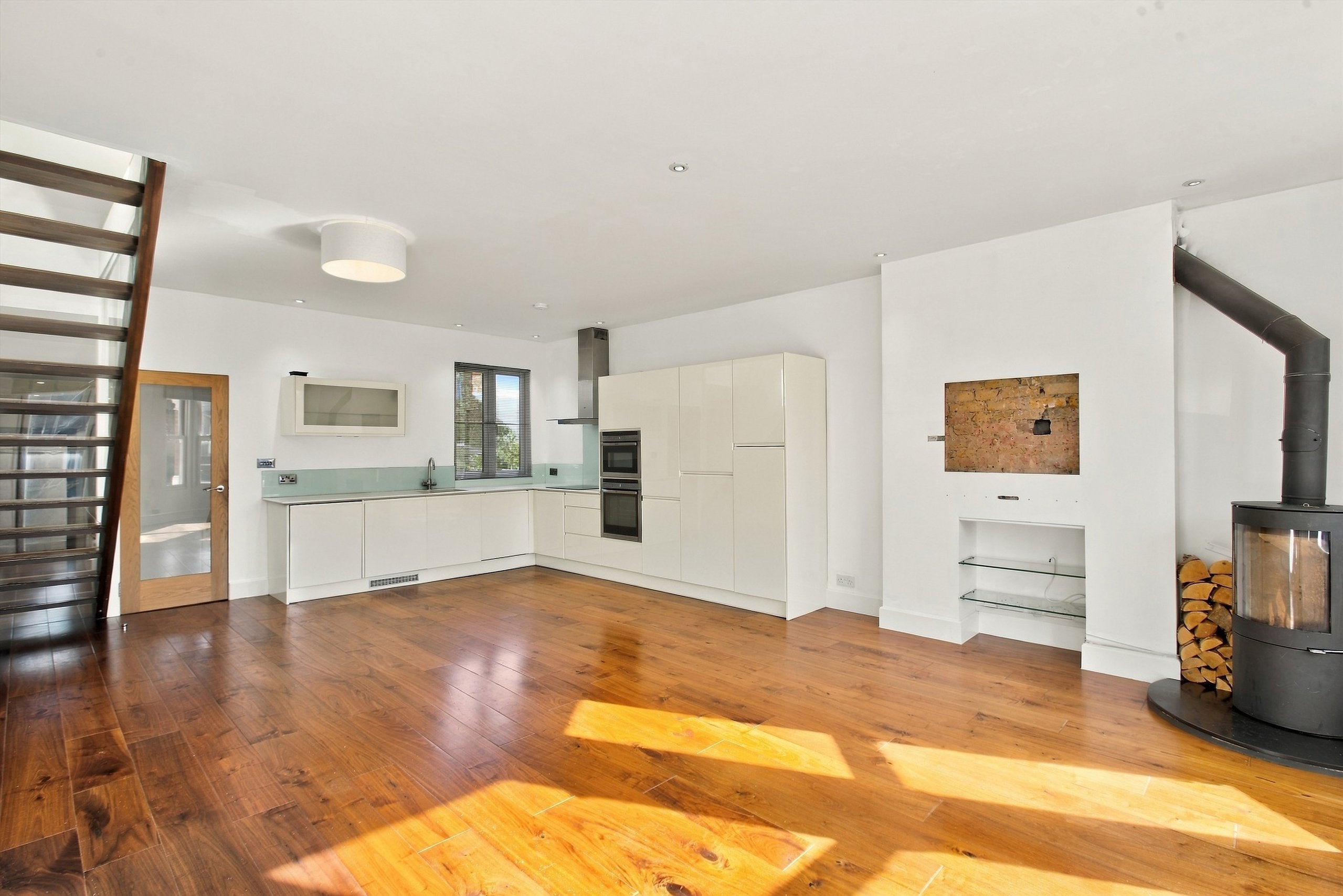 Flat Upper Richmond Road West in Greater London