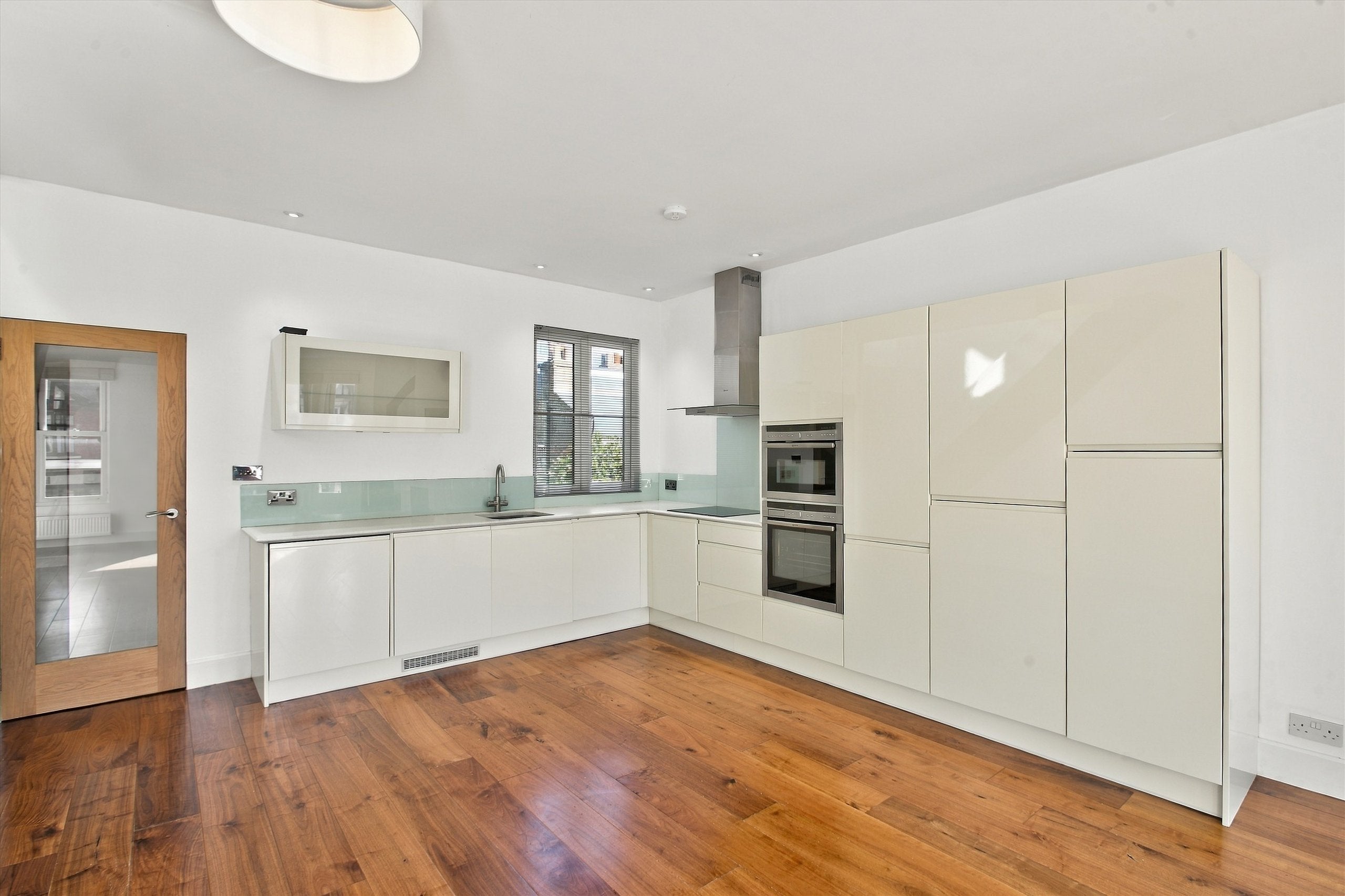 Flat Upper Richmond Road West in Greater London