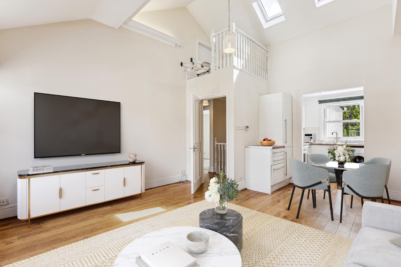 Flat Coombe Road in Greater London