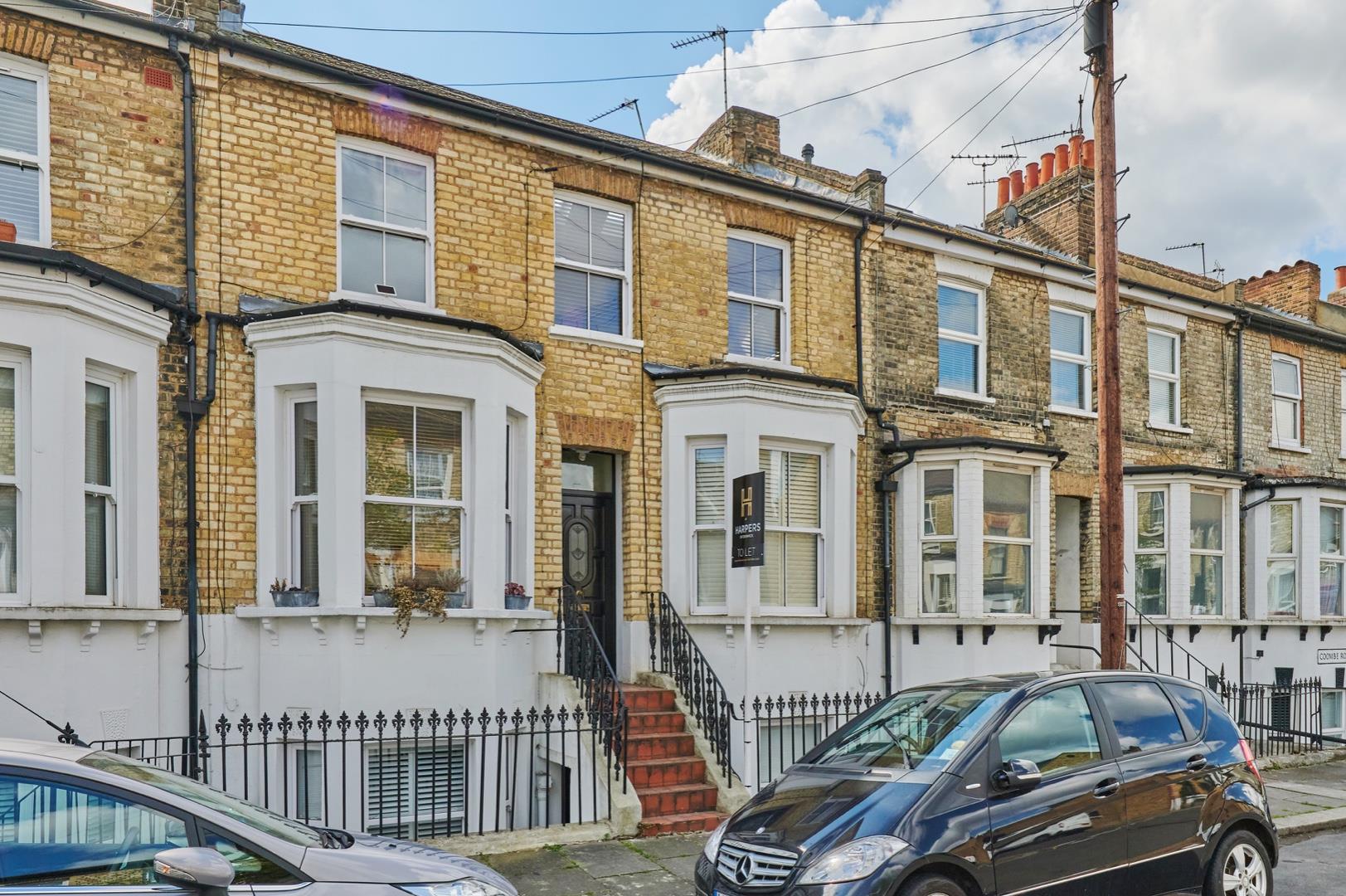 Flat Coombe Road in Greater London