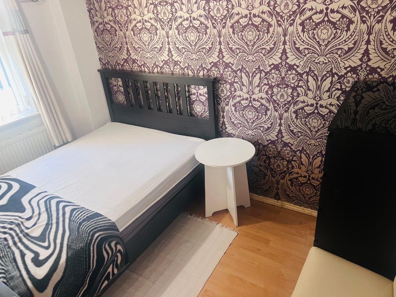 Room Myrtle Crescent in Slough