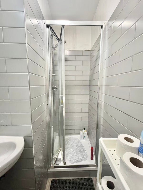 Room Eversholt Street in Greater London