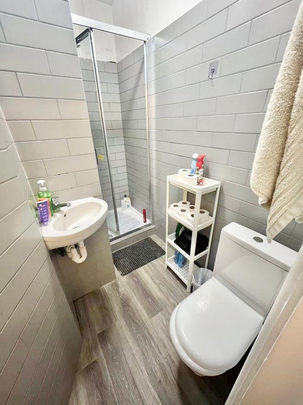 Room Eversholt Street in Greater London