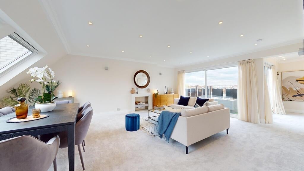 Flat Beaufort Gardens in Greater London