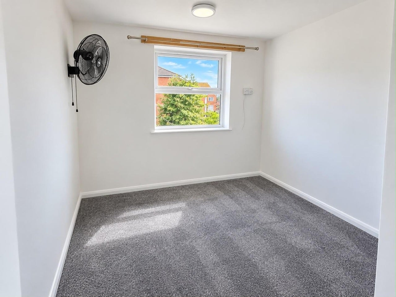 Flat Conegar Court in Slough