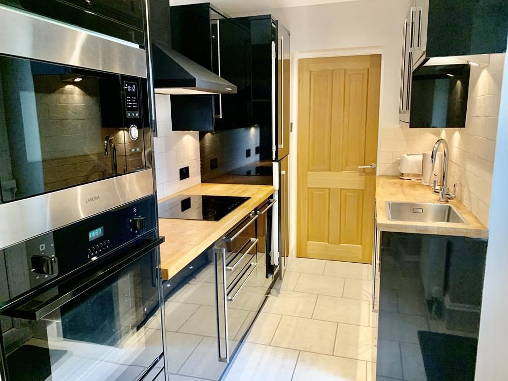 Flat Broomhill Road in London