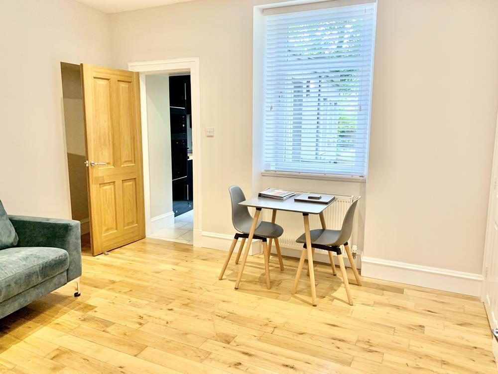 Flat Broomhill Road in London